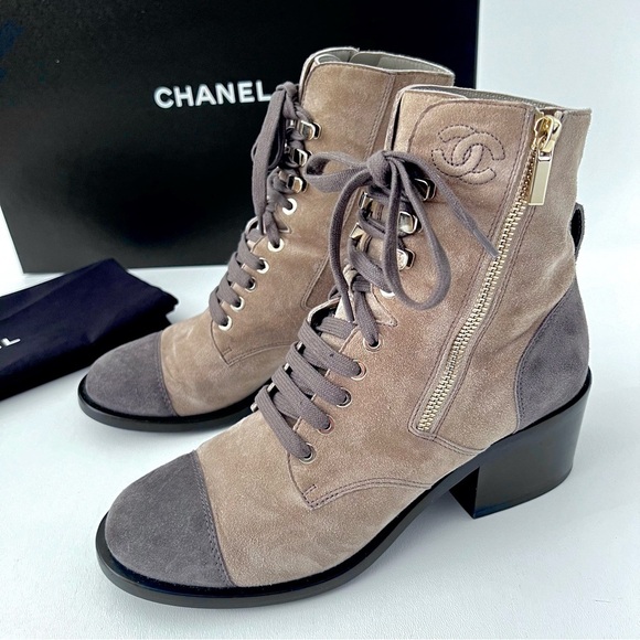 CHANEL | CC Cap Toe Suede Lace Up Short Ankle Boots Block Heel Beige EU 39.5 - Picture 1 of 16